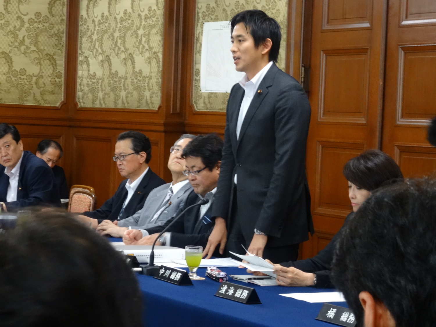 議員立法提出前日