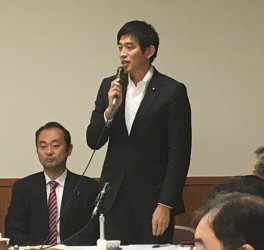 防衛大臣政務官として国防部会で挨拶