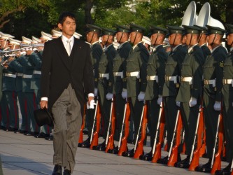 初登庁後、栄誉礼を受けました