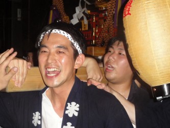 八千代市米本神社の神輿渡御