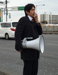 週末は街頭演説