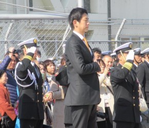 護衛艦「てるづき」の出国行事