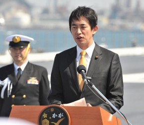 護衛艦「かが」引渡式・自衛艦旗授与式