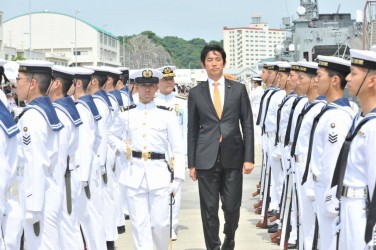 海上自衛隊　遠洋練習航海部隊の出国行事で訓示