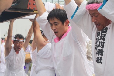 検見川神社例祭の御輿渡御